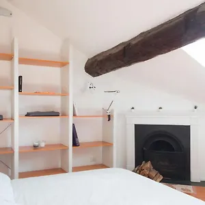 Apartment La Mansarda Sui Navigli Milan